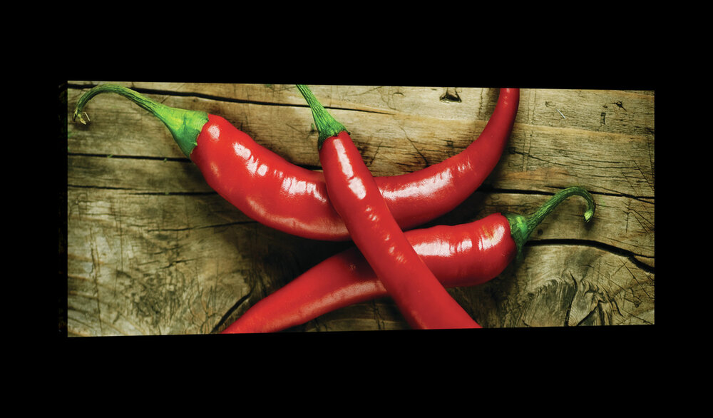 Chili Peppers on Wood Canvas Schilderij PP20222O3