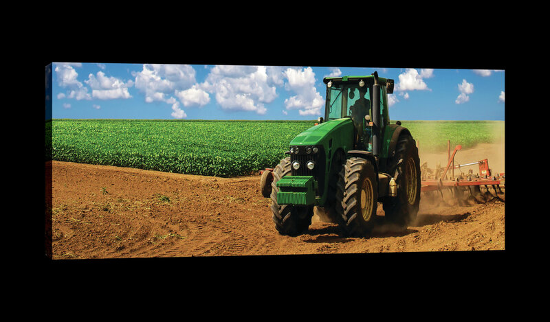 Green Tractor on Field Canvas Schilderij PP20260O3